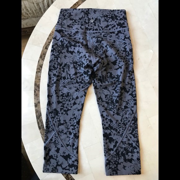 Lululemon In Movement Crop *Everlux 19" - Picture 5 of 7